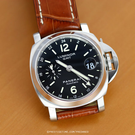 Pre-owned Panerai Luminor GMT 40mm pam00244