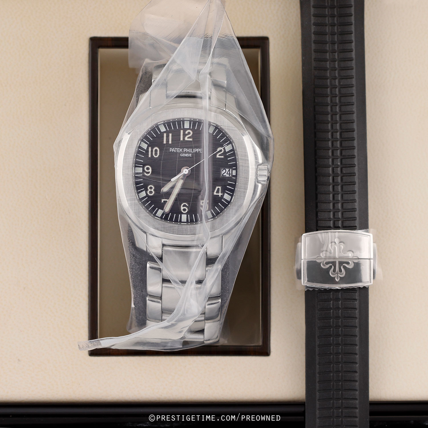 Pre-owned Patek Philippe FACTORY SERVICED SEALED Aquanaut