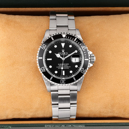 Pre-owned Rolex FACTORY SERVICED Submariner Date 40mm 16610 S Serial